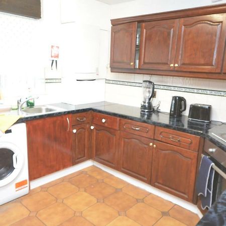 Four Bedroom Townhouse 12 Minutes Walk To Excel Exhibition Centre ลอนดอน ภายนอก รูปภาพ