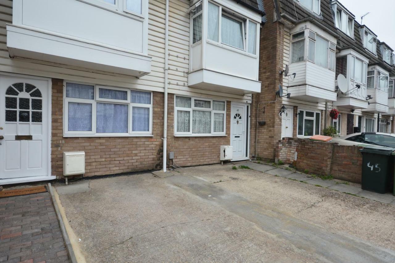 Four Bedroom Townhouse 12 Minutes Walk To Excel Exhibition Centre ลอนดอน ภายนอก รูปภาพ