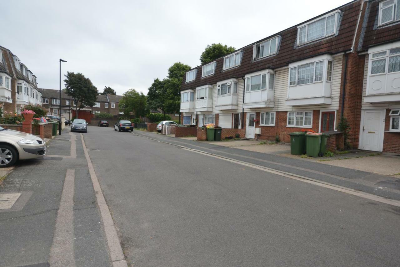 Four Bedroom Townhouse 12 Minutes Walk To Excel Exhibition Centre ลอนดอน ภายนอก รูปภาพ