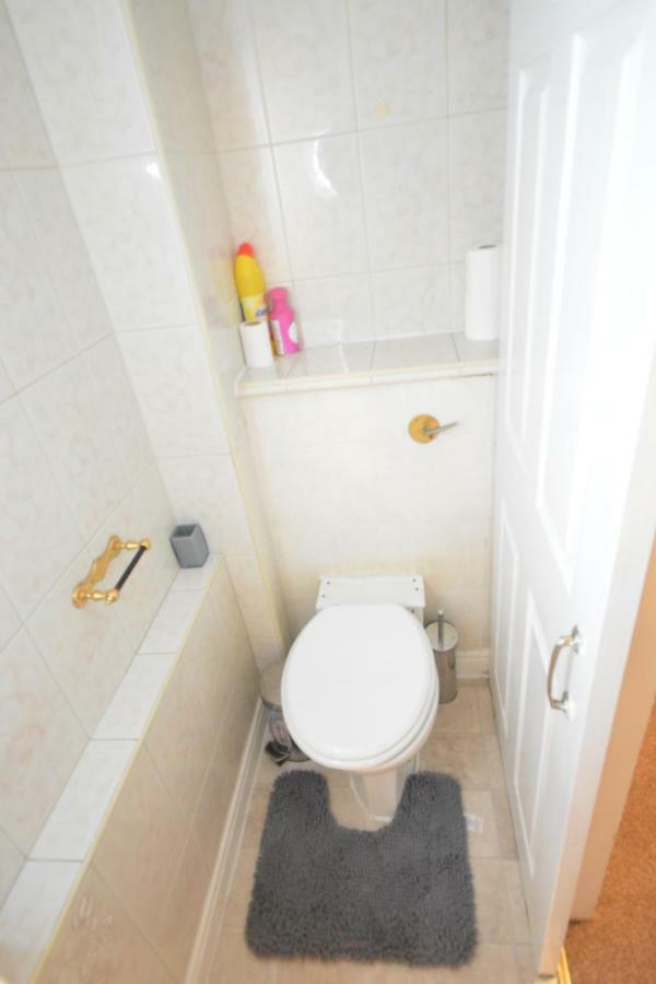 Four Bedroom Townhouse 12 Minutes Walk To Excel Exhibition Centre ลอนดอน ภายนอก รูปภาพ