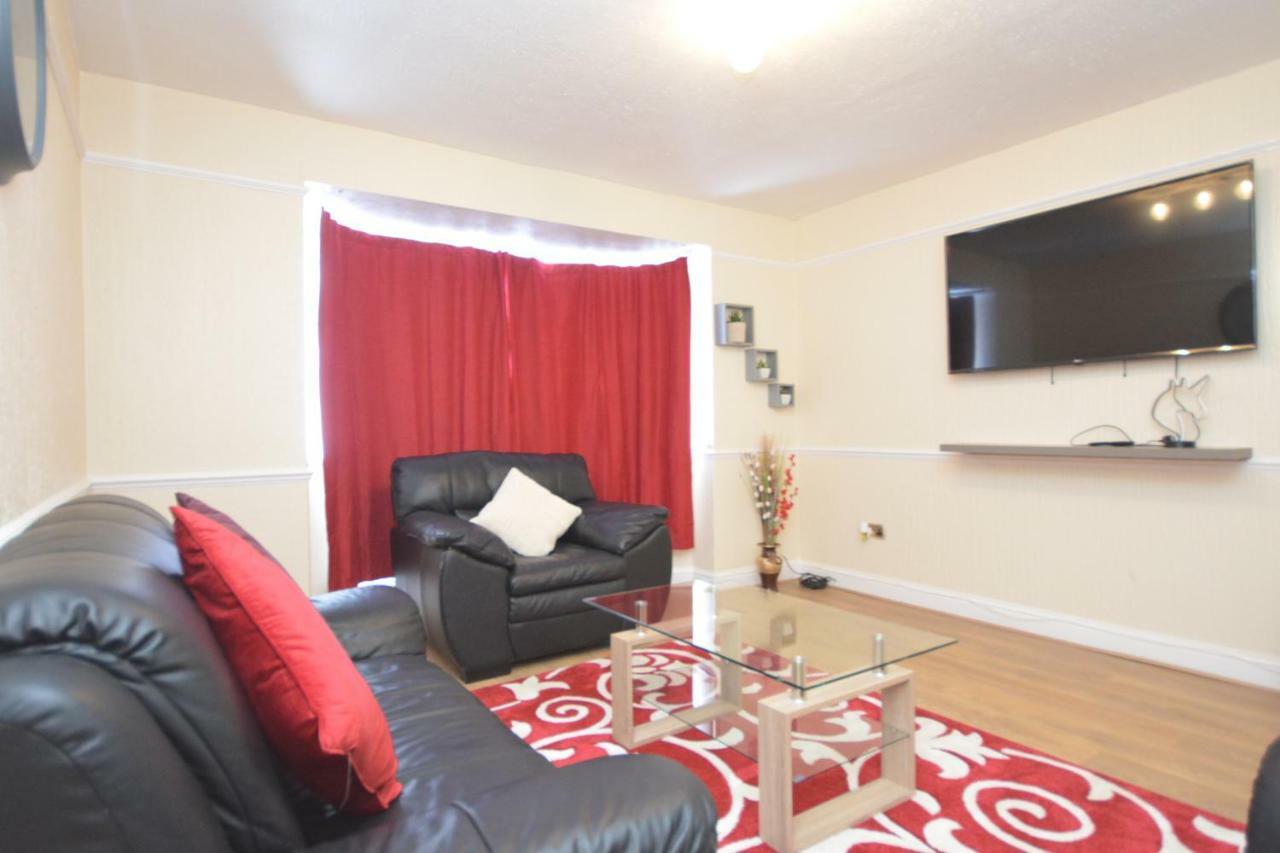 Four Bedroom Townhouse 12 Minutes Walk To Excel Exhibition Centre ลอนดอน ภายนอก รูปภาพ