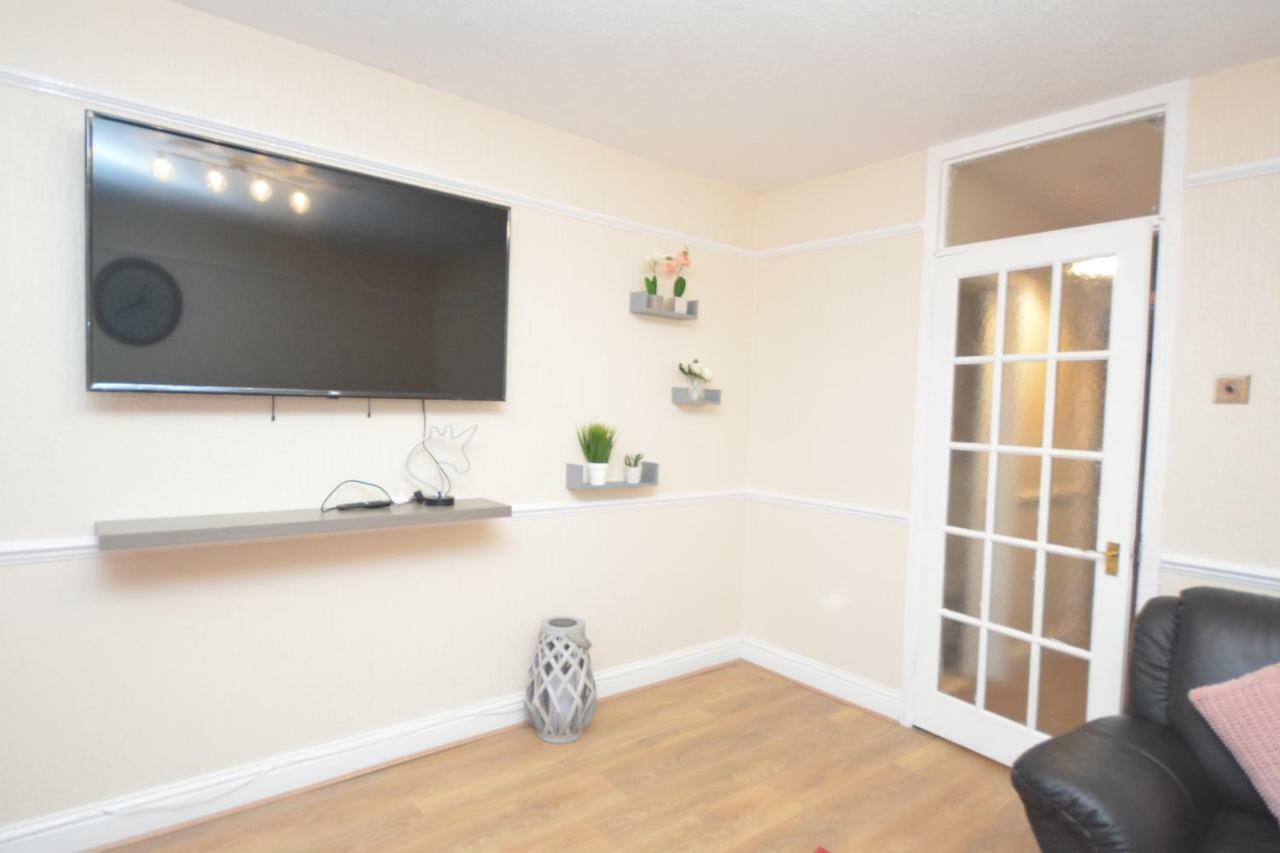 Four Bedroom Townhouse 12 Minutes Walk To Excel Exhibition Centre ลอนดอน ภายนอก รูปภาพ
