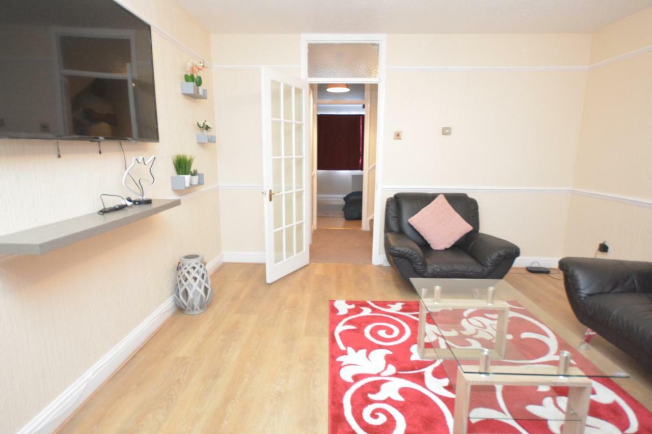 Four Bedroom Townhouse 12 Minutes Walk To Excel Exhibition Centre ลอนดอน ภายนอก รูปภาพ