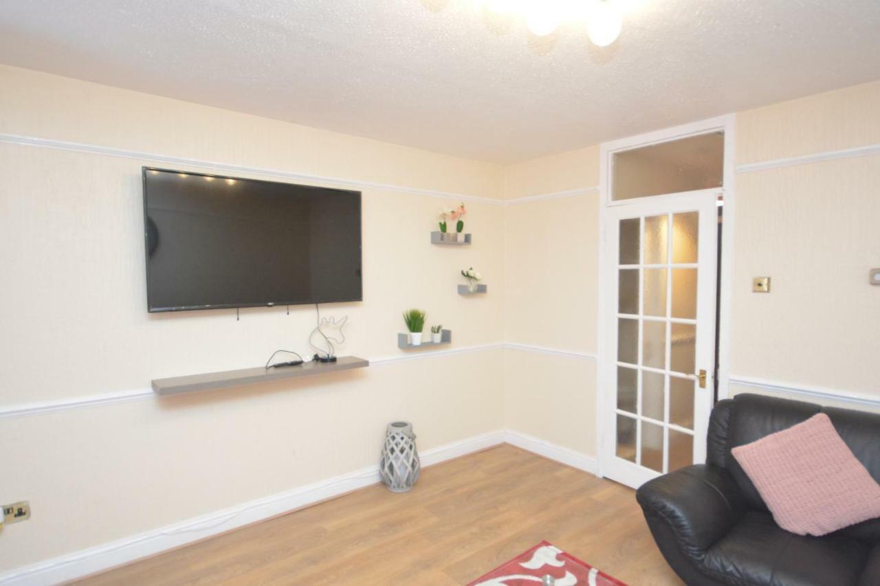 Four Bedroom Townhouse 12 Minutes Walk To Excel Exhibition Centre ลอนดอน ภายนอก รูปภาพ