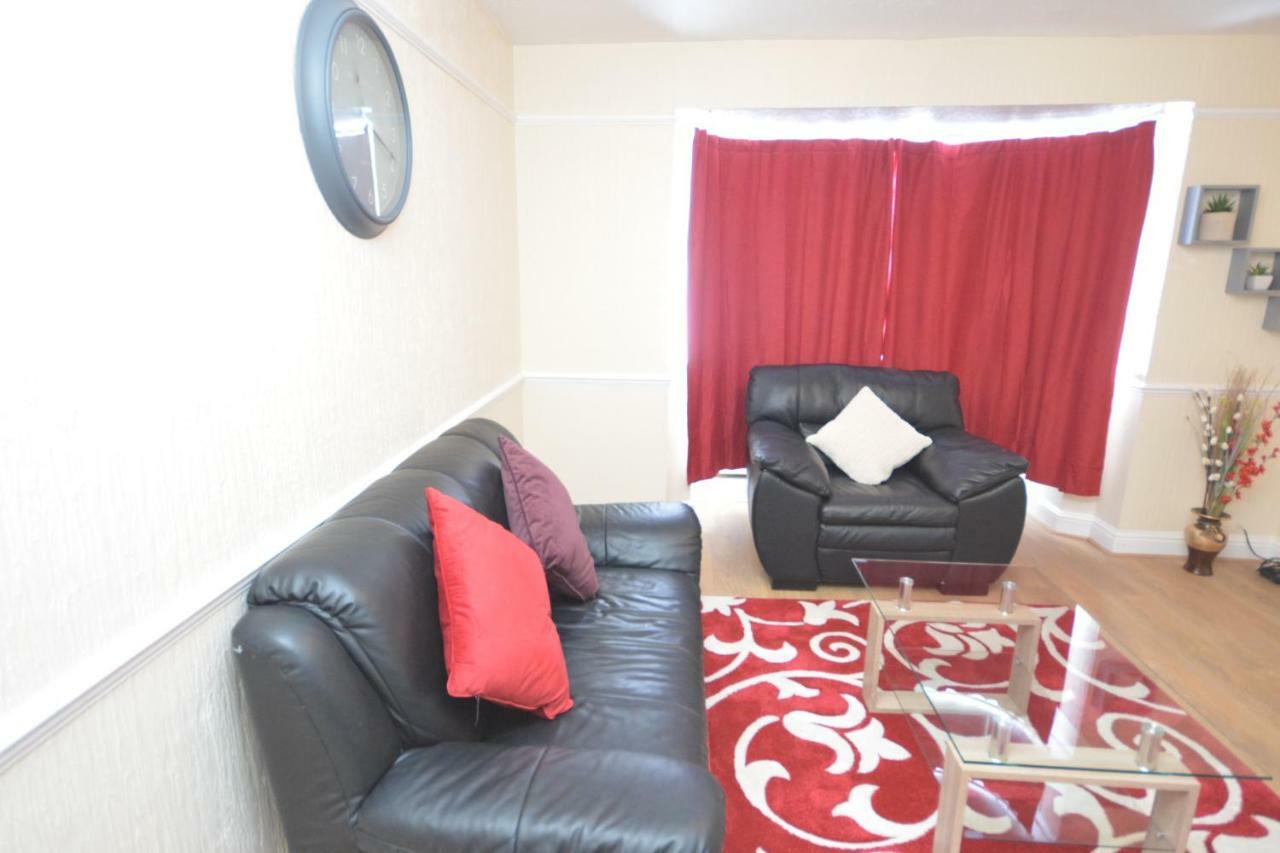 Four Bedroom Townhouse 12 Minutes Walk To Excel Exhibition Centre ลอนดอน ภายนอก รูปภาพ