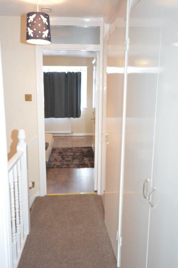 Four Bedroom Townhouse 12 Minutes Walk To Excel Exhibition Centre ลอนดอน ภายนอก รูปภาพ