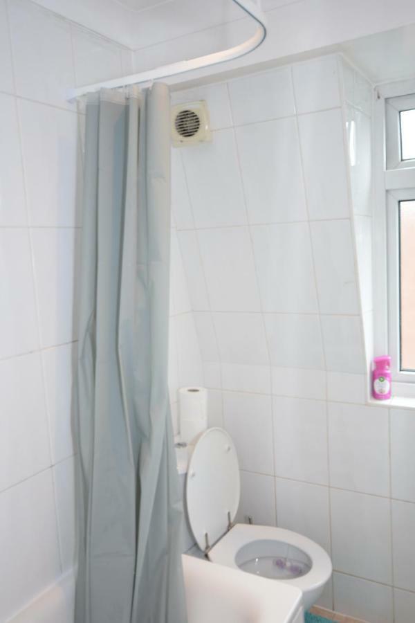 Four Bedroom Townhouse 12 Minutes Walk To Excel Exhibition Centre ลอนดอน ภายนอก รูปภาพ