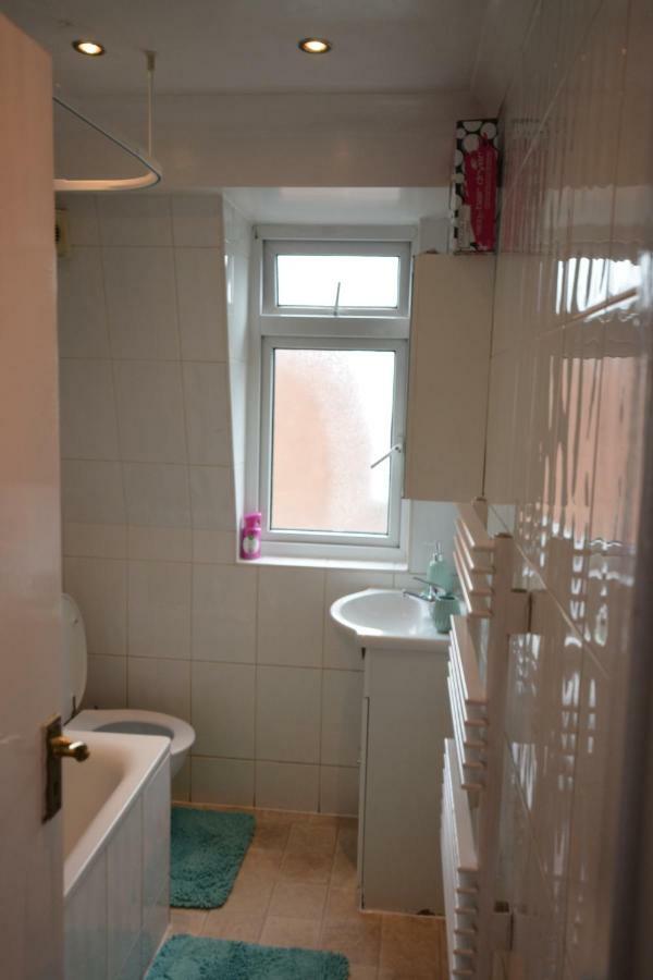 Four Bedroom Townhouse 12 Minutes Walk To Excel Exhibition Centre ลอนดอน ภายนอก รูปภาพ