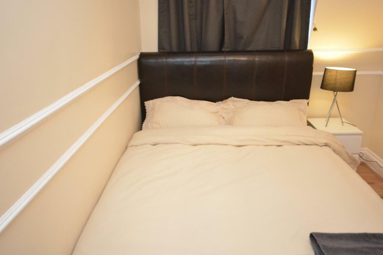 Four Bedroom Townhouse 12 Minutes Walk To Excel Exhibition Centre ลอนดอน ภายนอก รูปภาพ