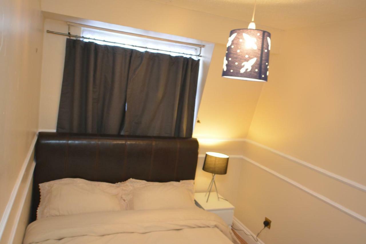 Four Bedroom Townhouse 12 Minutes Walk To Excel Exhibition Centre ลอนดอน ภายนอก รูปภาพ