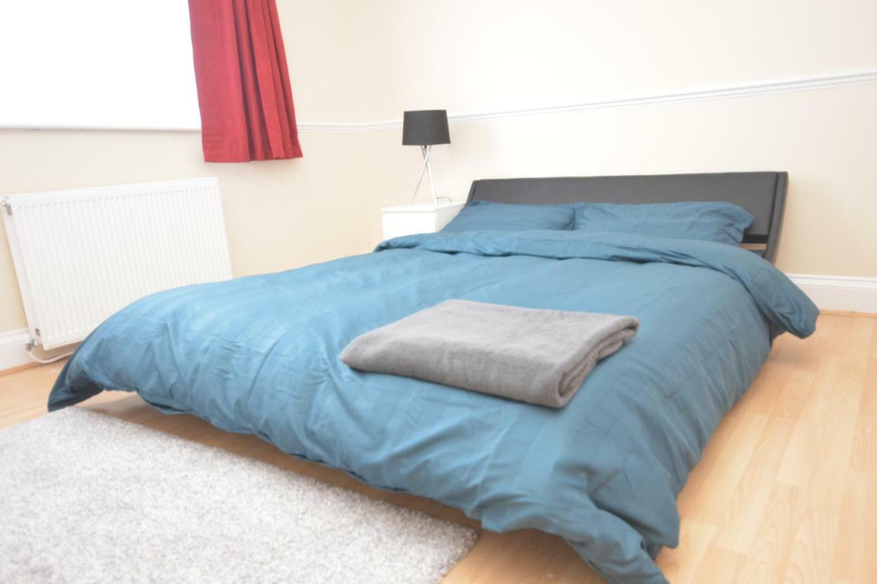 Four Bedroom Townhouse 12 Minutes Walk To Excel Exhibition Centre ลอนดอน ภายนอก รูปภาพ
