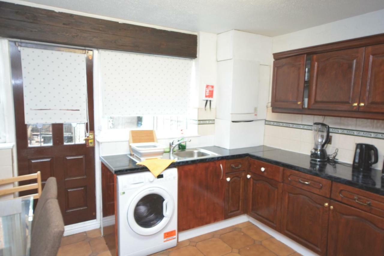 Four Bedroom Townhouse 12 Minutes Walk To Excel Exhibition Centre ลอนดอน ภายนอก รูปภาพ