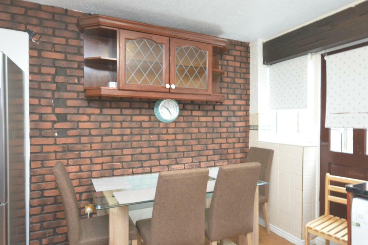 Four Bedroom Townhouse 12 Minutes Walk To Excel Exhibition Centre ลอนดอน ภายนอก รูปภาพ