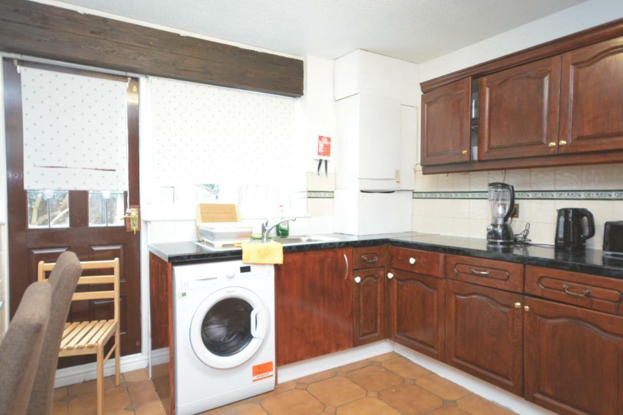 Four Bedroom Townhouse 12 Minutes Walk To Excel Exhibition Centre ลอนดอน ภายนอก รูปภาพ