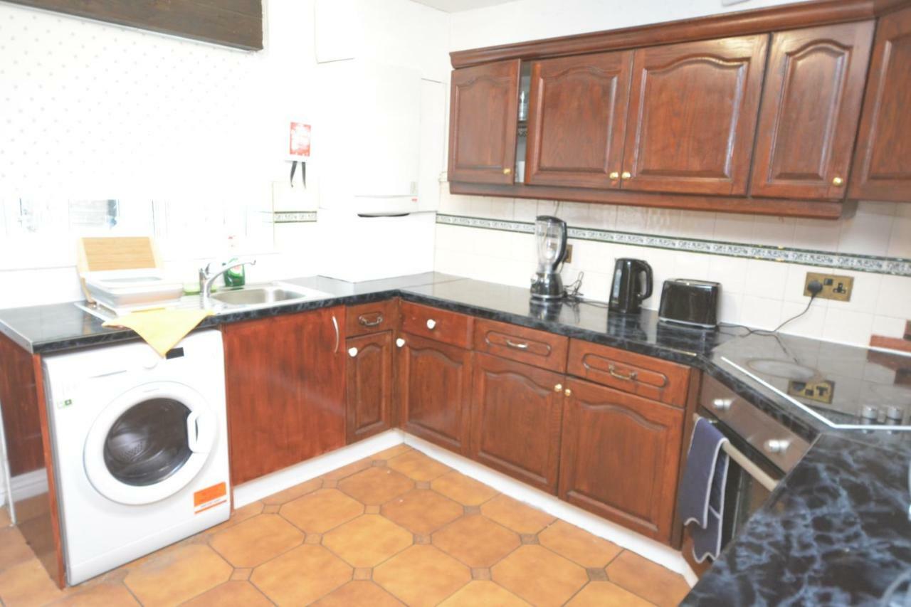 Four Bedroom Townhouse 12 Minutes Walk To Excel Exhibition Centre ลอนดอน ภายนอก รูปภาพ